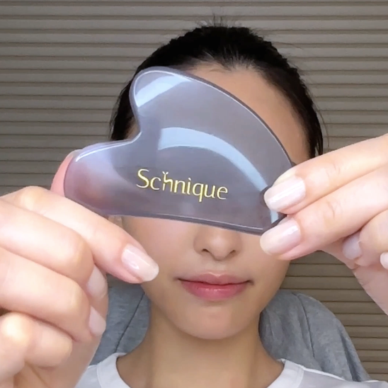 【滿$3000禮遇二選一】迷你版B5精華 10ml + Schnique Gua Sha Set